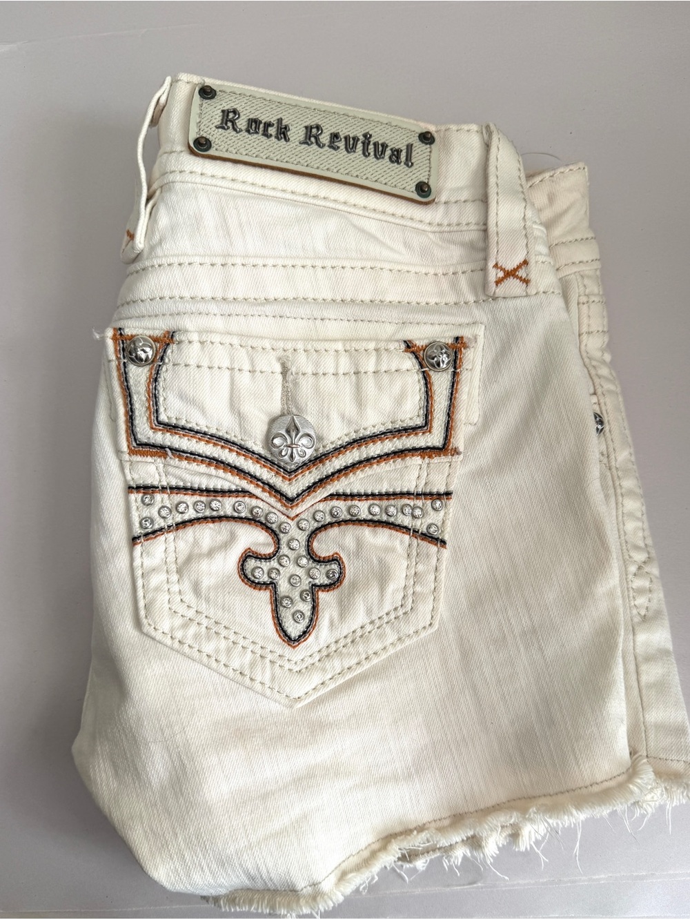 Rock Revival Womens Shorts Size 26 Celinda Y2K Off White Rhinestone Embellished - Picture 3 of 9